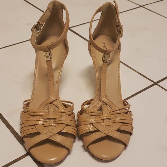 Antonio Melani Tan Heels - Picture 2 of 7